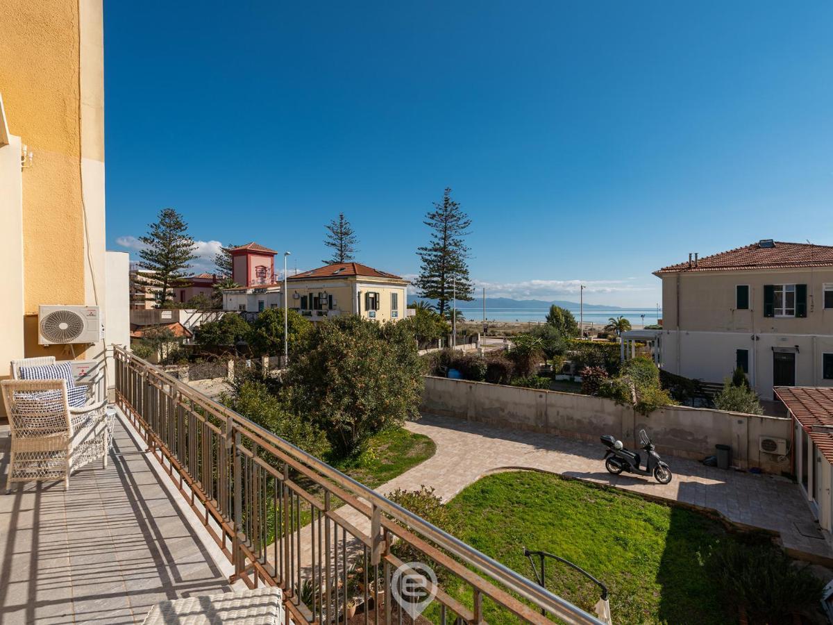 Poetto Sea Breeze - Blue Apartment Cagliari Bagian luar foto