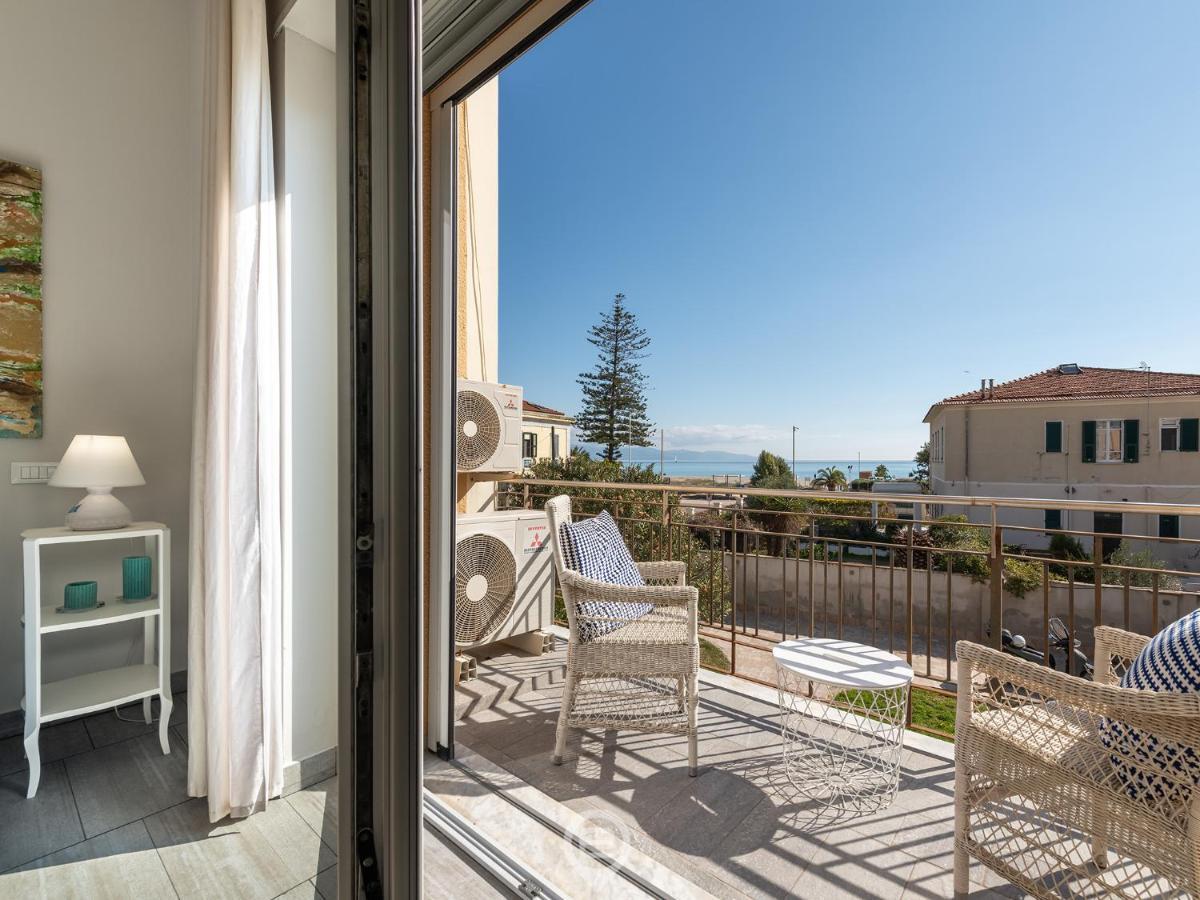 Poetto Sea Breeze - Blue Apartment Cagliari Bagian luar foto