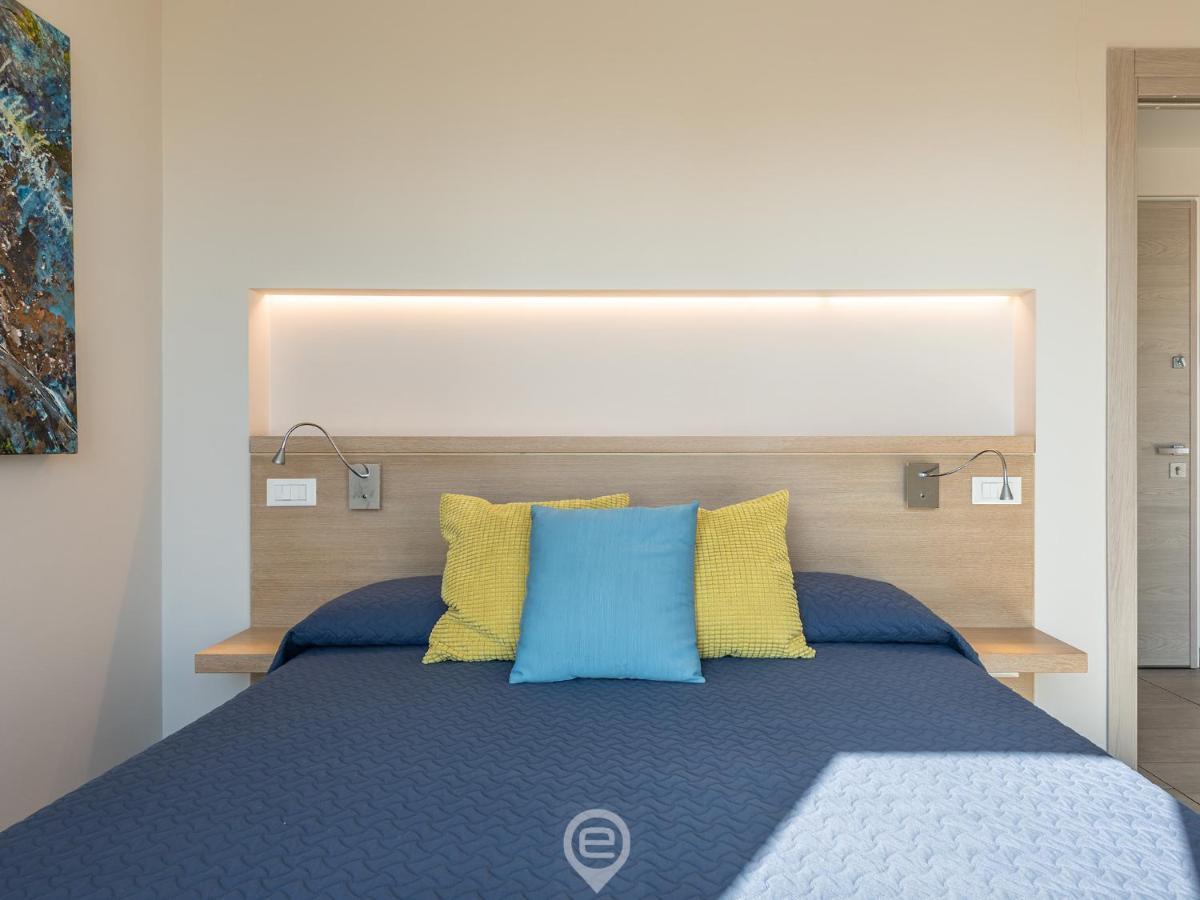 Poetto Sea Breeze - Blue Apartment Cagliari Bagian luar foto