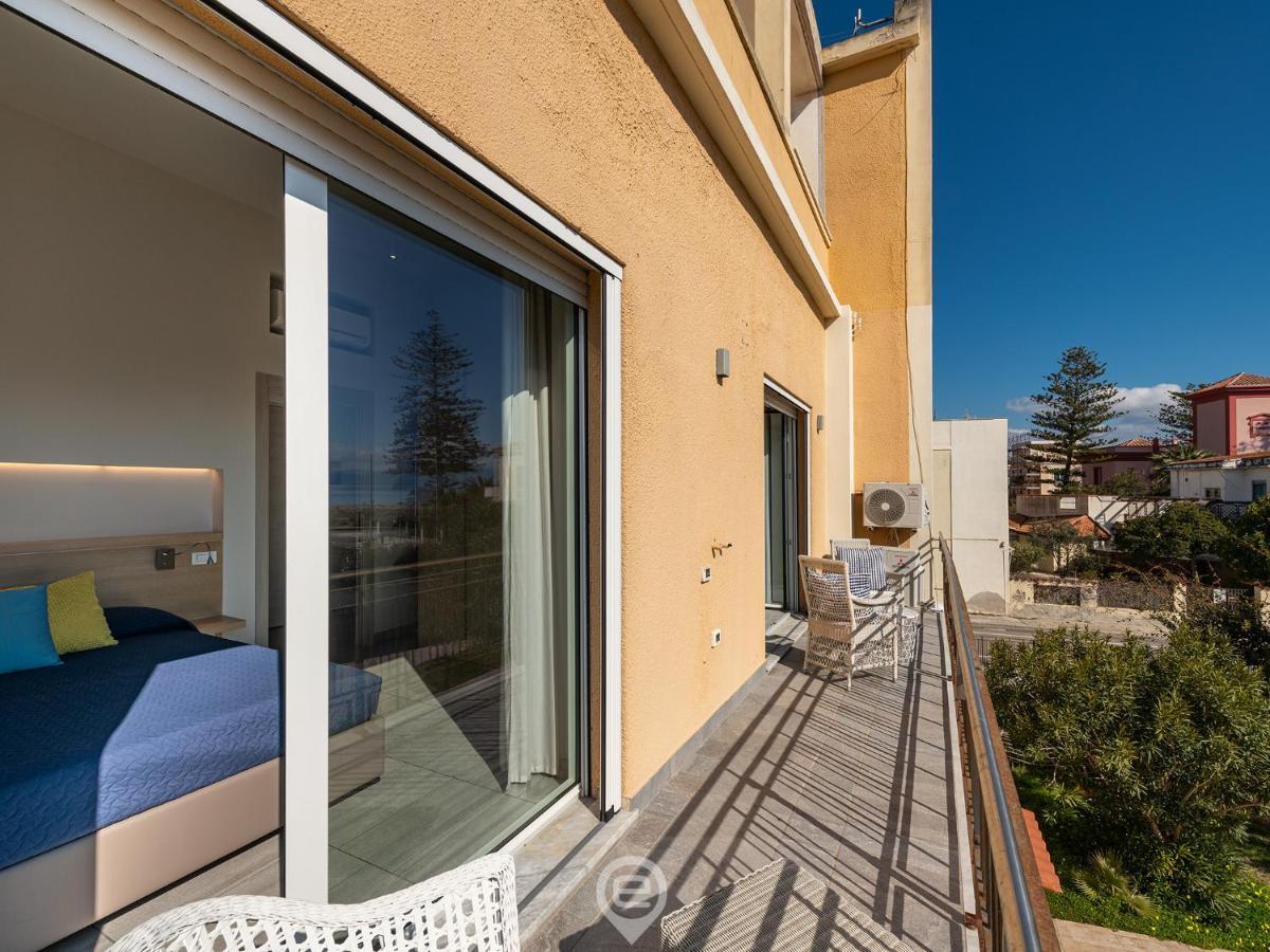 Poetto Sea Breeze - Blue Apartment Cagliari Bagian luar foto